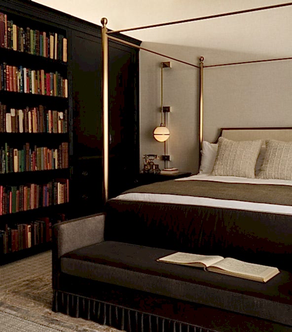 king bedroom in Washington Suite