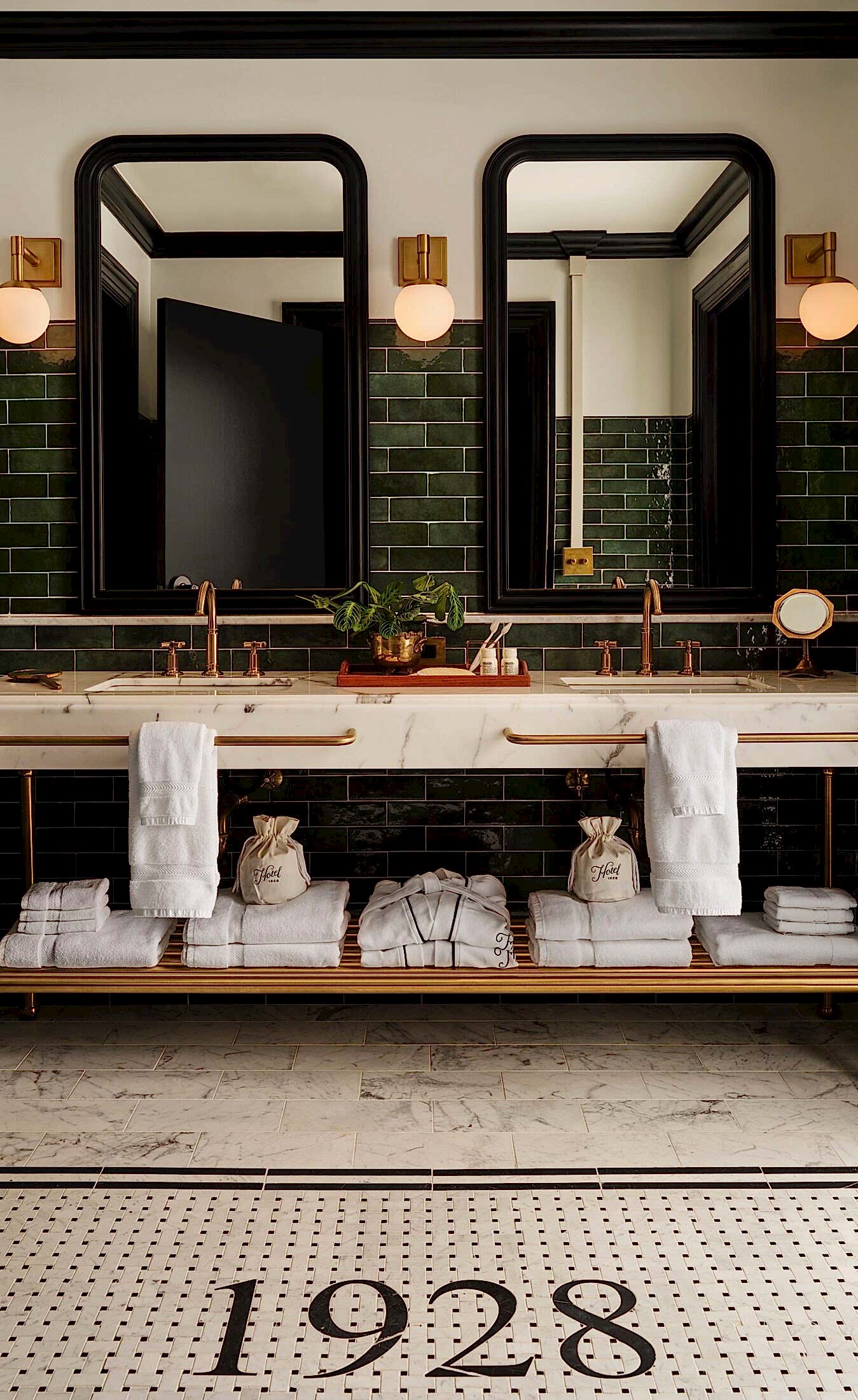 double vanity in Washington suite