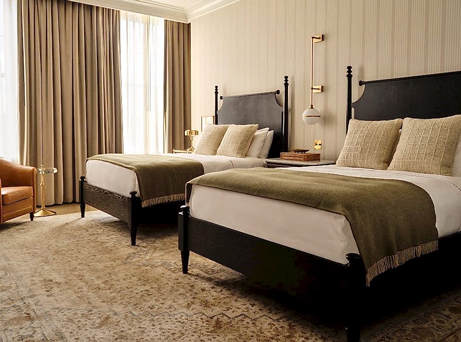 Queen Queen room